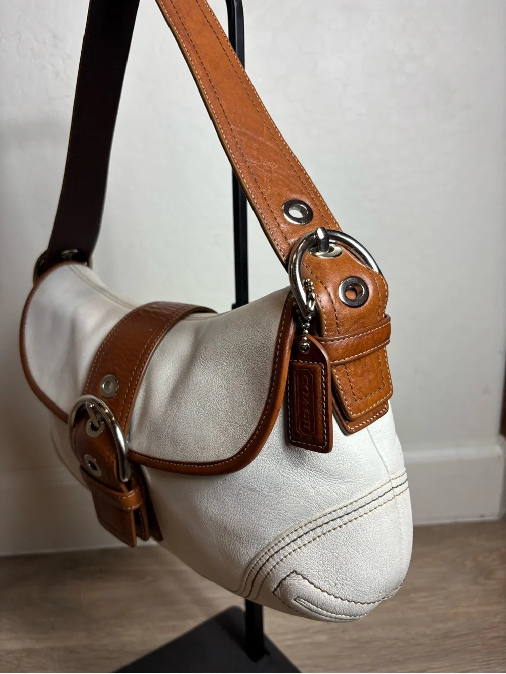 Coach Soho White Leather Buckle Shoulder Bag Brown Trim Y2K Purse